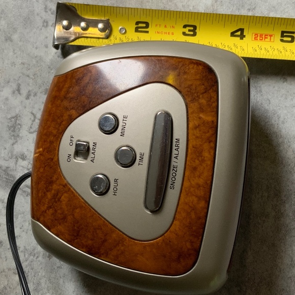 Sharp - Digital Alarm Clock - Picture 6 of 7